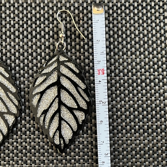 Sparkly Gunmetal Silver-tone Leaf Pendant, Necklace and Earrings Set - Picture 15 of 15